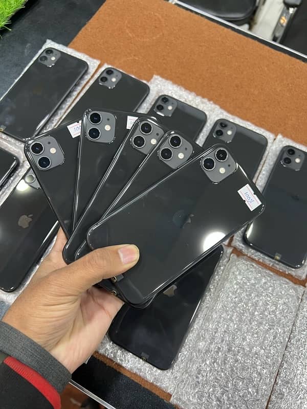 iphone 11 128gb JV 80+ healths @ IStore by farhan 4