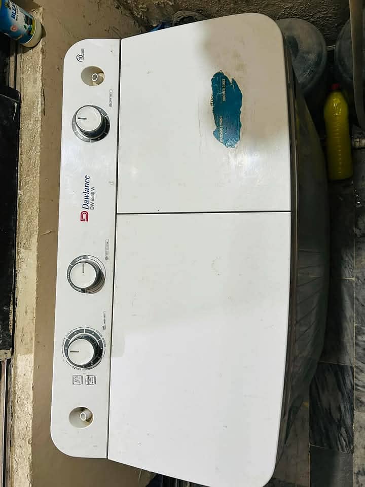 Semi automatic dawlence washing machine 1 year used 0