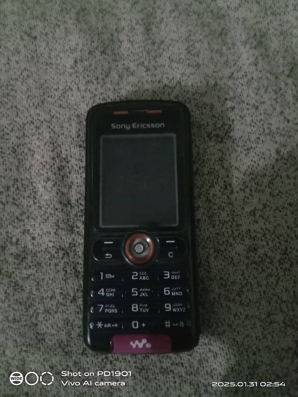 Sony Ericsson W200i 2