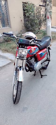 Honda 125 Red colour