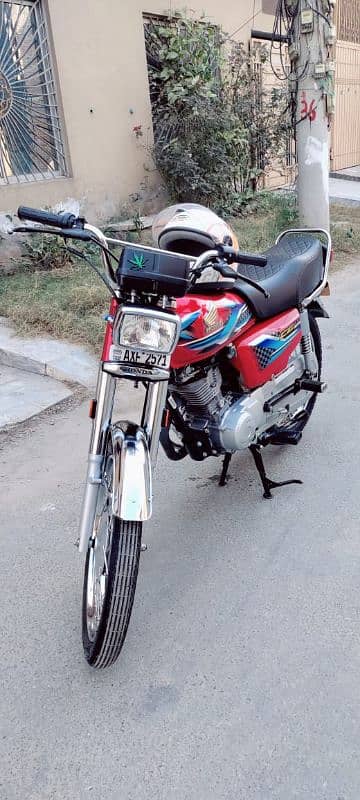 Honda 125 Red colour 0