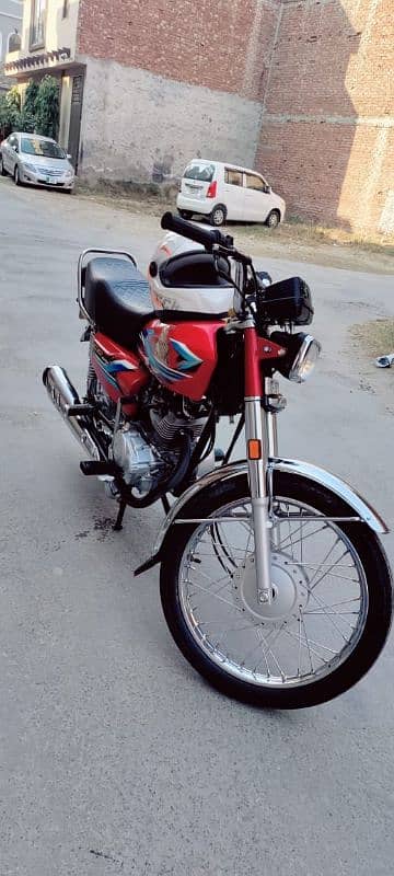 Honda 125 Red colour 2