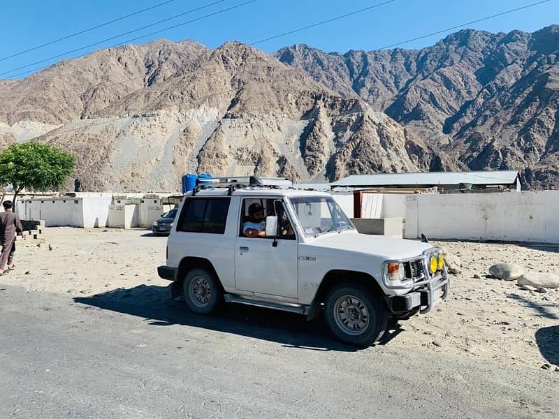 Mitsubishi Pajero 1986 4