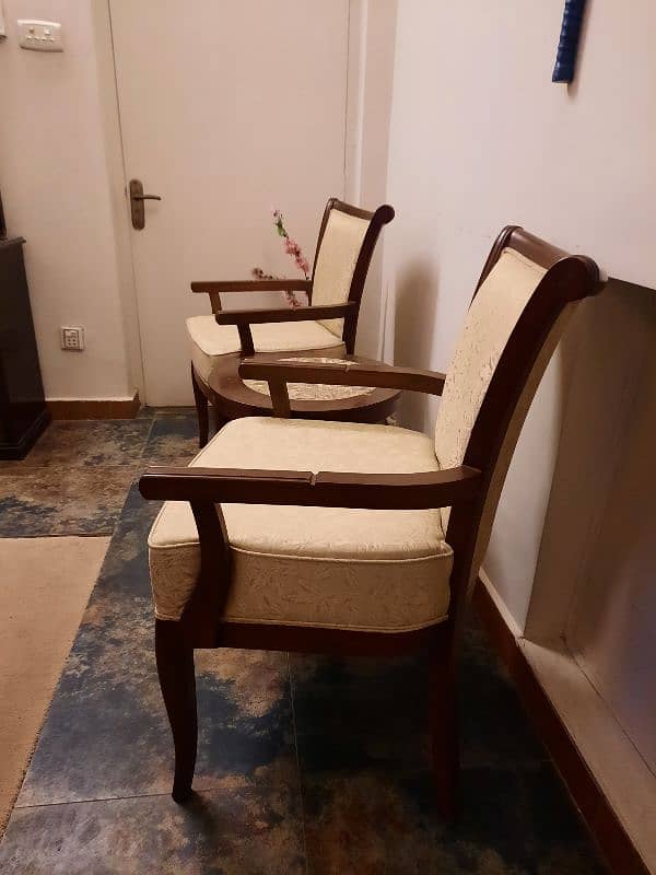 Chairs and a table for drawing room, room for sale 1