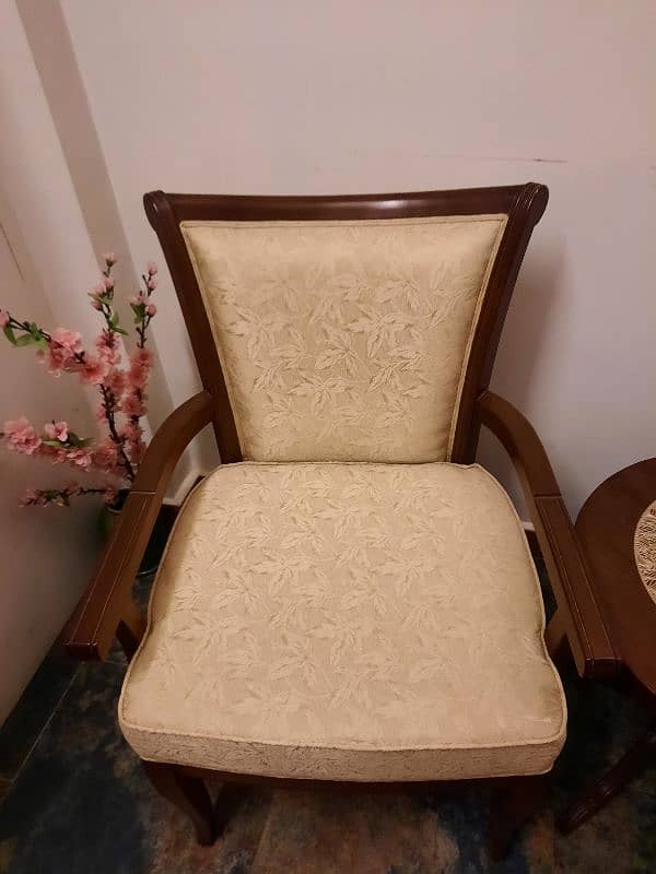 Chairs and a table for drawing room, room for sale 2