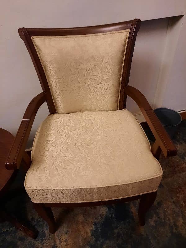 Chairs and a table for drawing room, room for sale 4