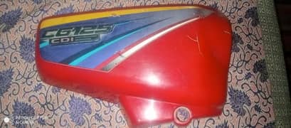 Honda 125 side cover 1 pic just color red