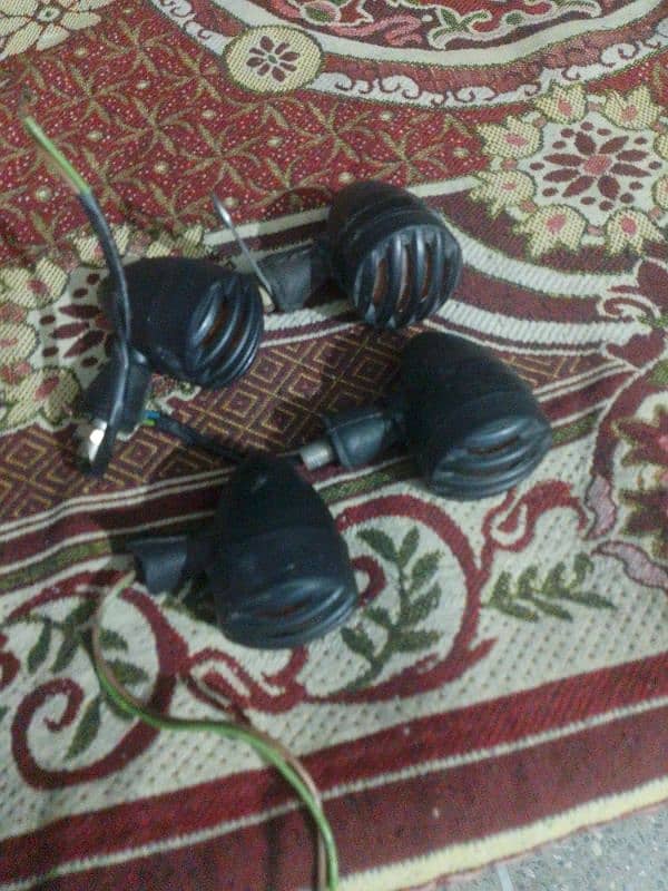 Bike ka saman indicator grips or seat for sale 4