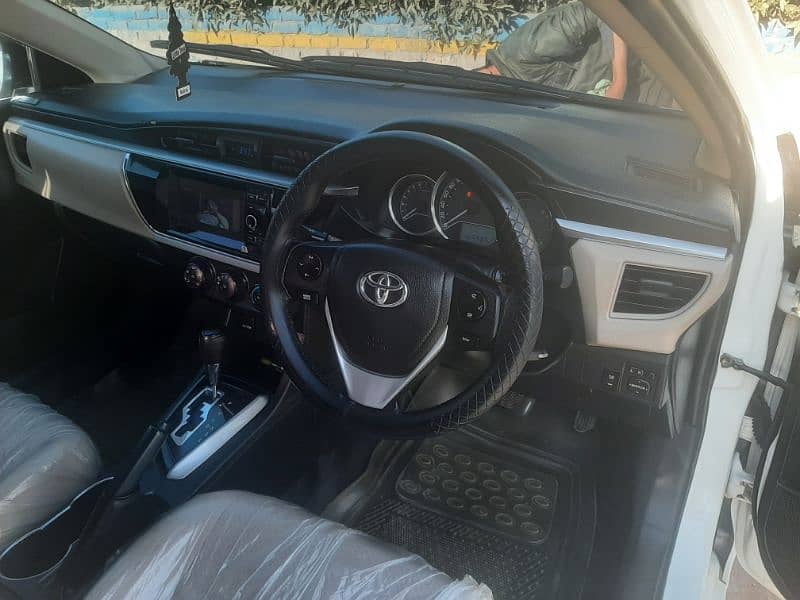 Toyota Corolla Altis 2015 very good condation 4