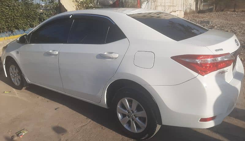 Toyota Corolla Altis 2015 very good condation 8