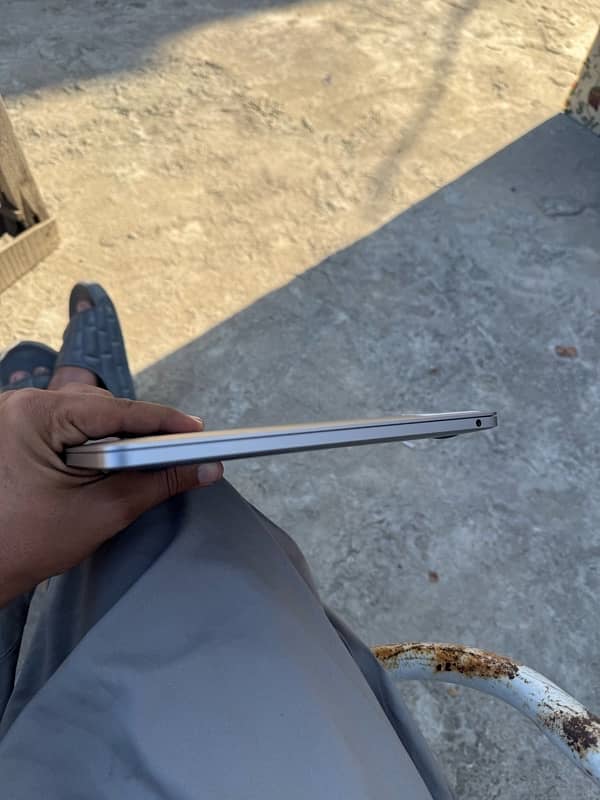 MacBook Pro 2019 13’’ with toucu bar for sale 3