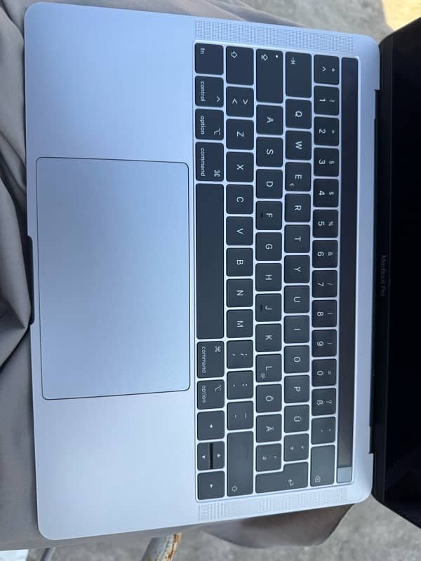 MacBook Pro 2019 13’’ with toucu bar for sale 7