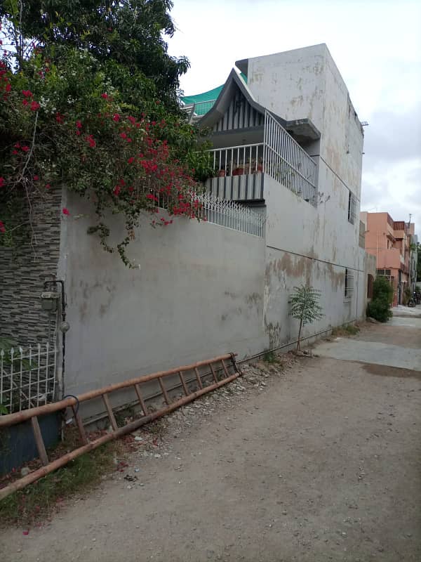 independent 3bed dd 200yd bungalow 3bed dd boundary wall near safoora chowk university road 5