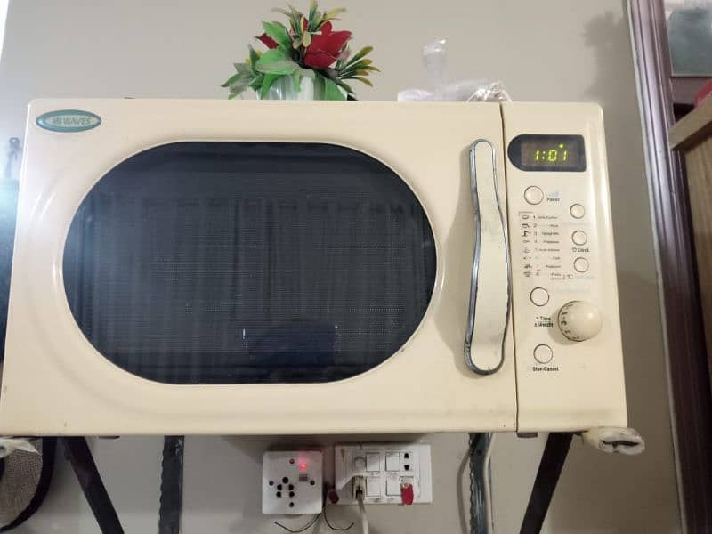 wave's microwave working and good condition 0