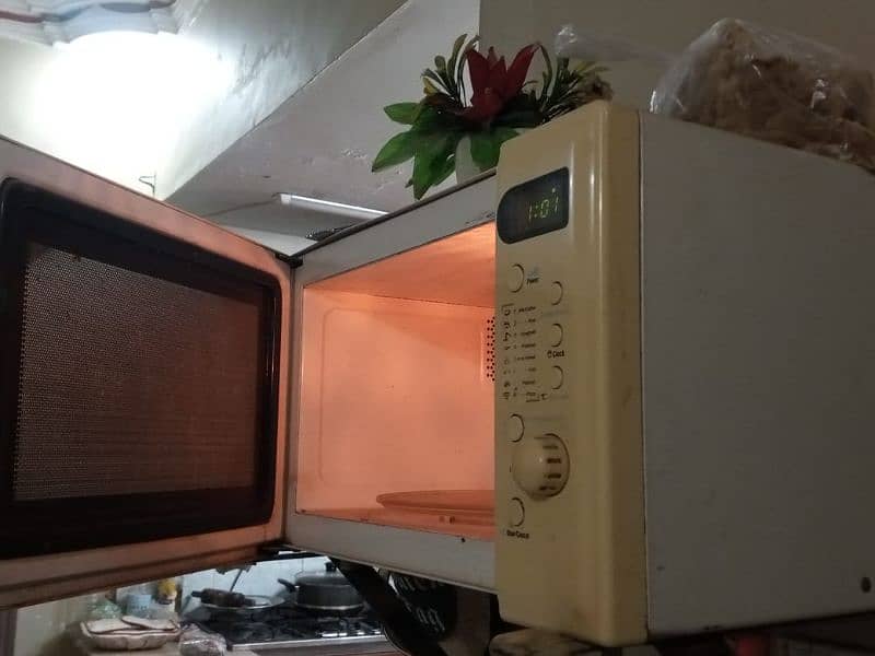 wave's microwave working and good condition 1