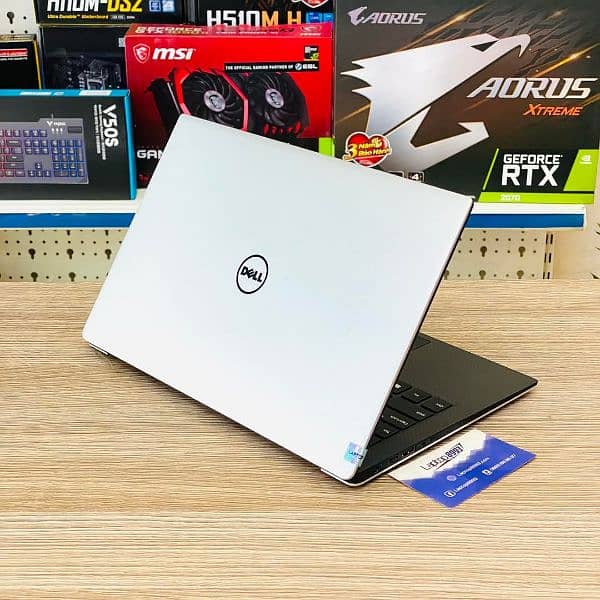 Dell XPS UltraSlim Core i7 7th Generation 8GB Ram DDR4/ 256GB SSD 4