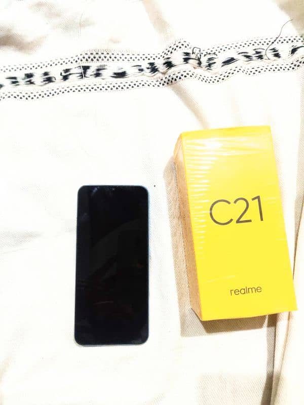 realme C21 0