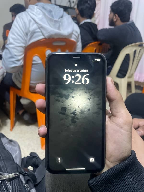 iphone 11 10/10 condition 2