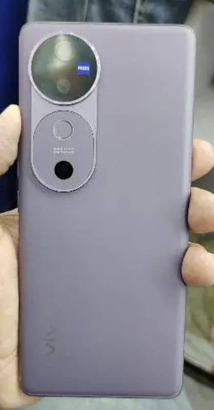 Vivo V40 4