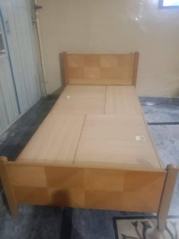 2 Single beds with inside storage 4