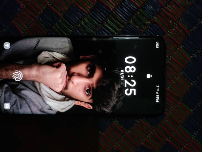 samsung s10 in full good condition just a scratch in screen 2