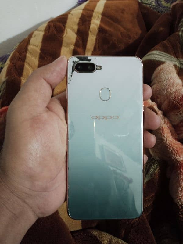 Oppo F9 Pro (4gb/128gb) urgent Sale Rs 16,000 3