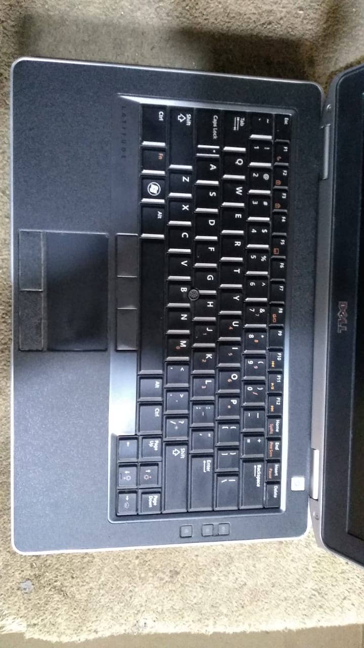 Dell latitude E6330 0