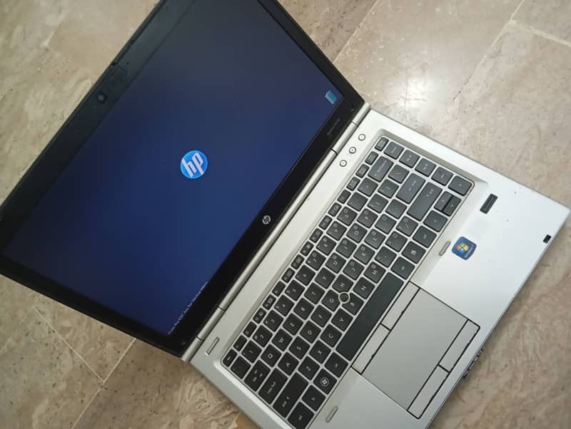 Hp EliteBook 8460p, core i7,Quad Core (2nd  generation) 3