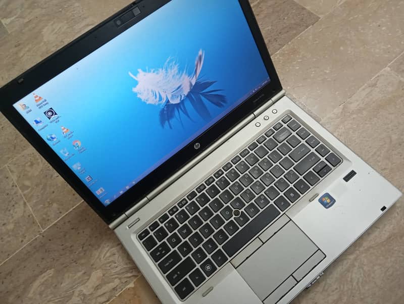 Hp EliteBook 8460p, core i7,Quad Core (2nd  generation) 8