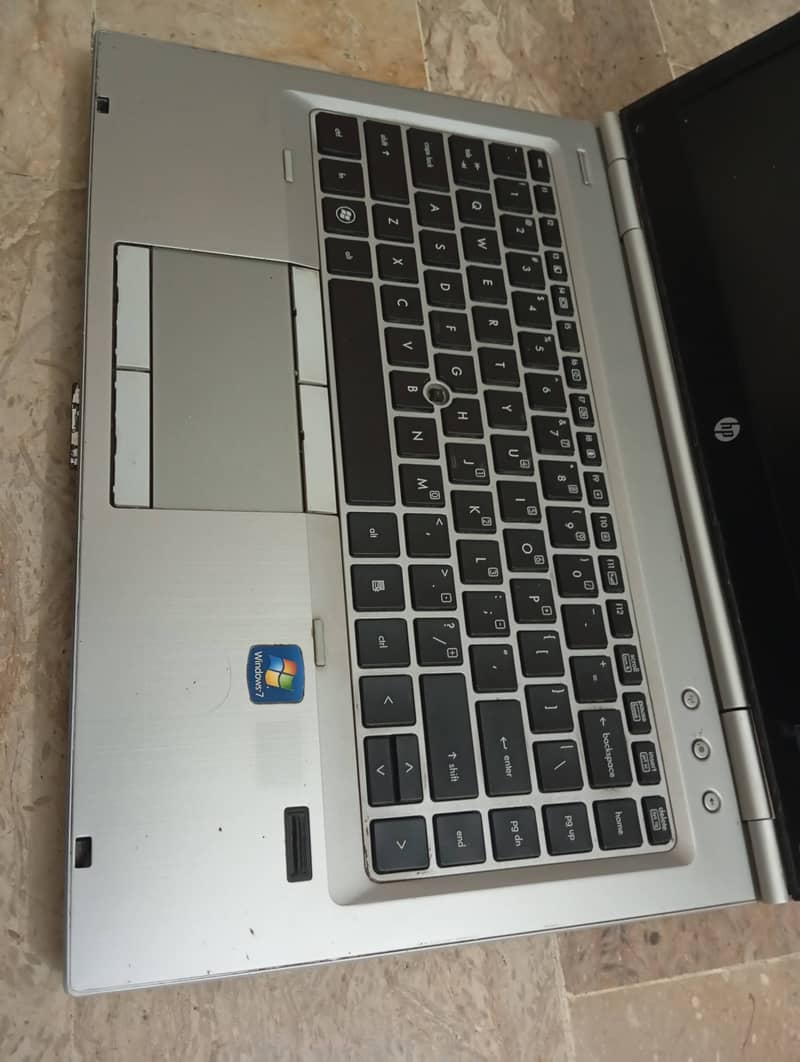 Hp EliteBook 8460p, core i7,Quad Core (2nd  generation) 9