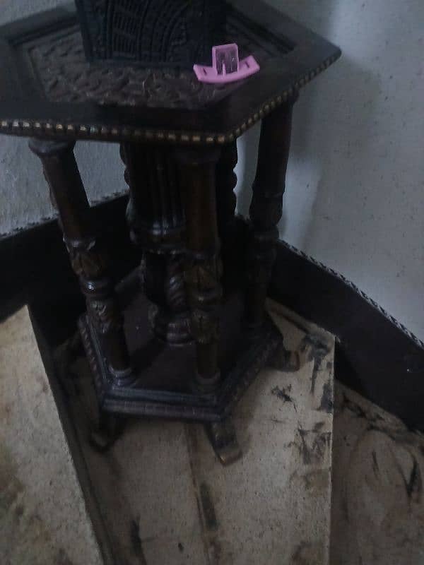 wooden carved pillars for decore in excellent condition 0