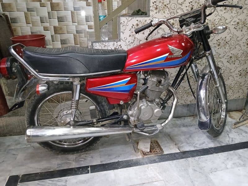 Honda 125 neat n clean bike 14