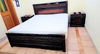 king size wooden bed