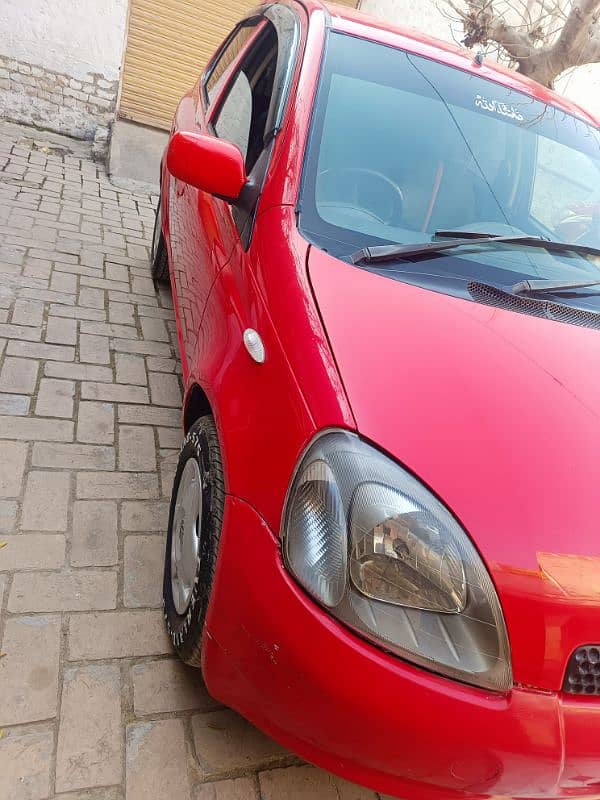 Toyota Vitz 2000 4