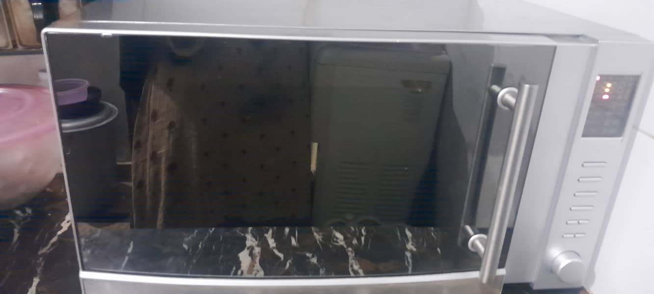 Orient jumbo size microwave 28k Rs excellent condition 5