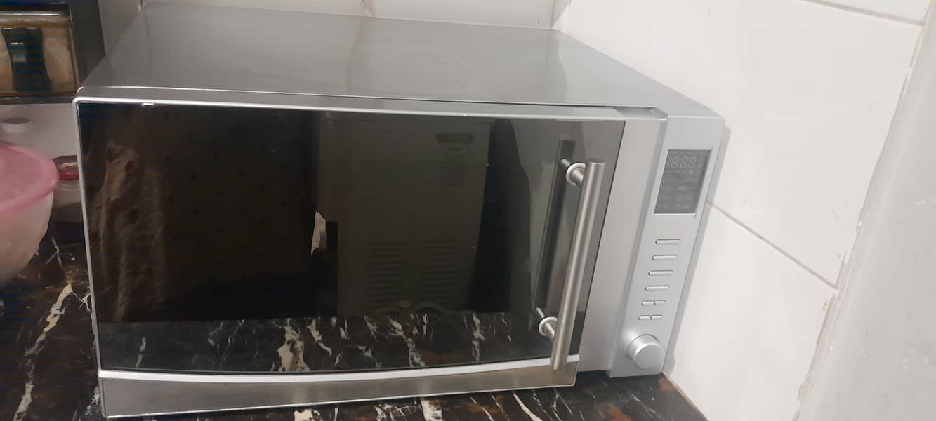 Orient jumbo size microwave 28k Rs excellent condition 8