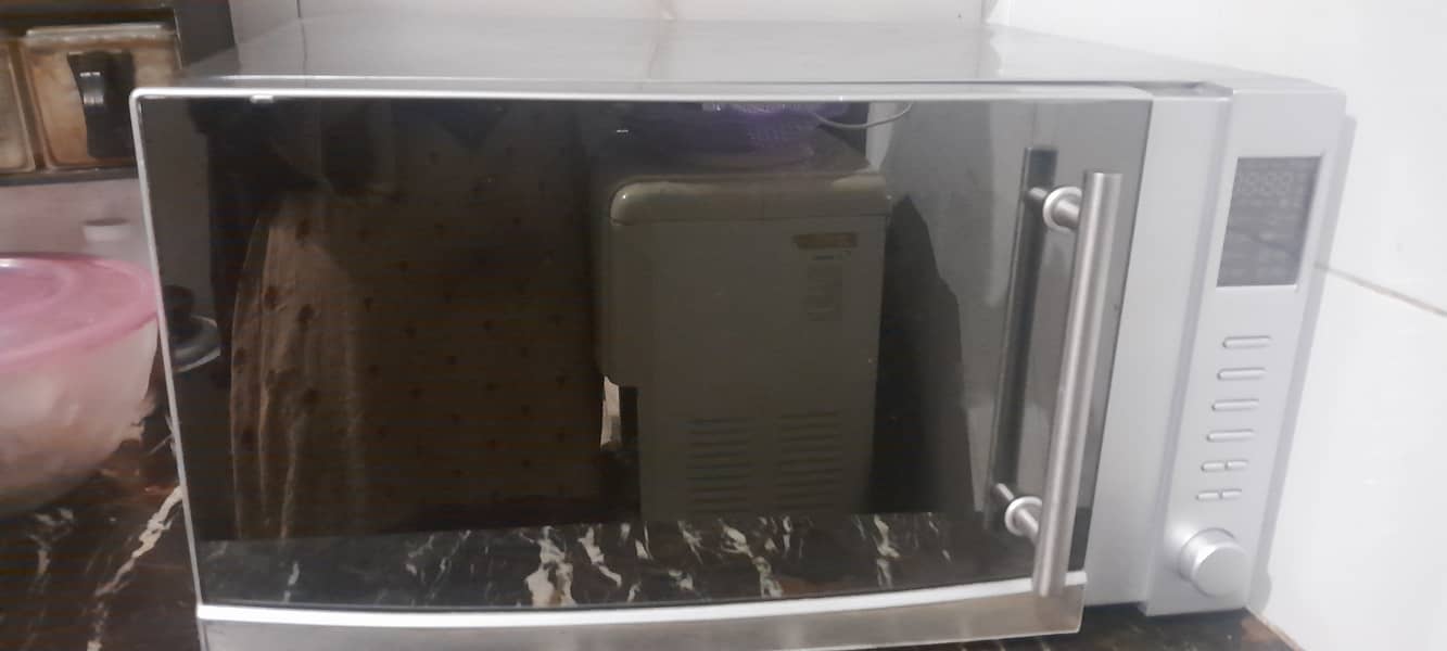 Orient jumbo size microwave 28k Rs excellent condition 10