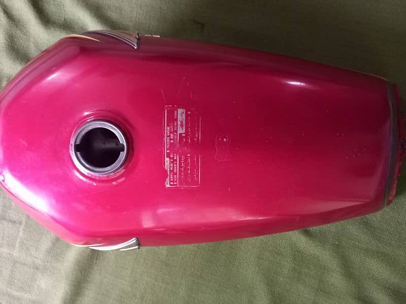 Honda 125 2019 model original feul tank and side tapay 4