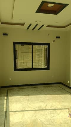 3 Bed DD 2nd floor Rent Near Kamran Chaurangi