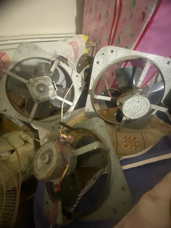 Exhaust Fan 3Nos 4