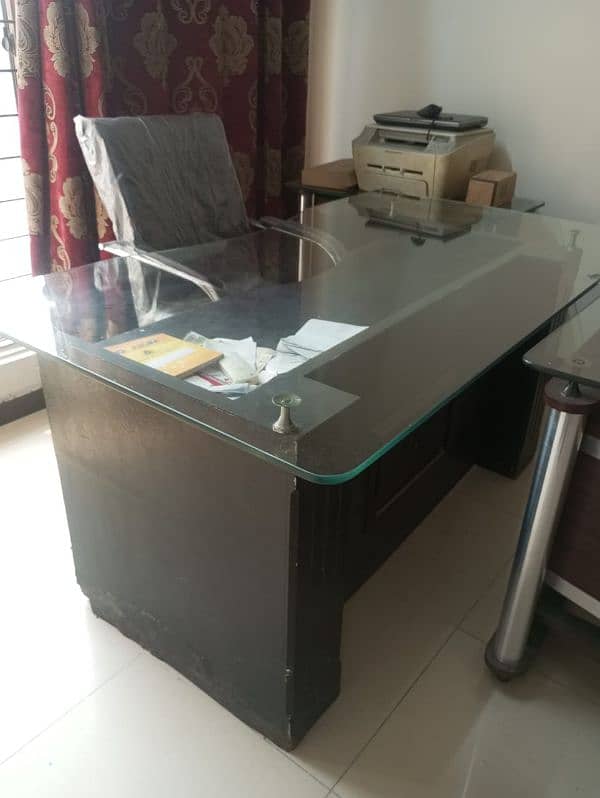 Executive Table for sale in Lahore 2