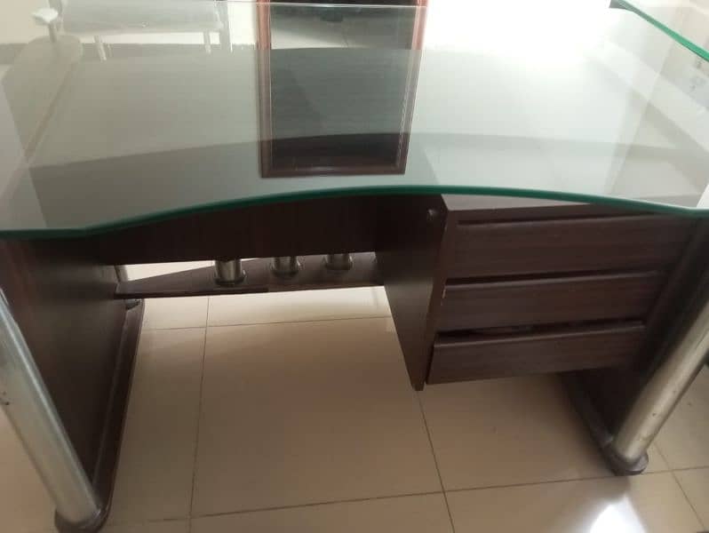 Executive Table for sale in Lahore 3