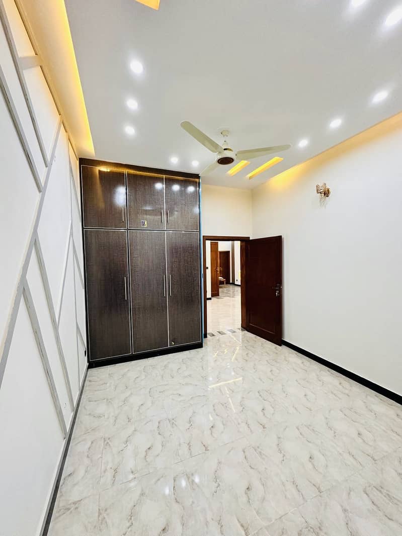 Luxury 5 Marla Brand New House For Sale In Gulraiz Housing Scheme 6