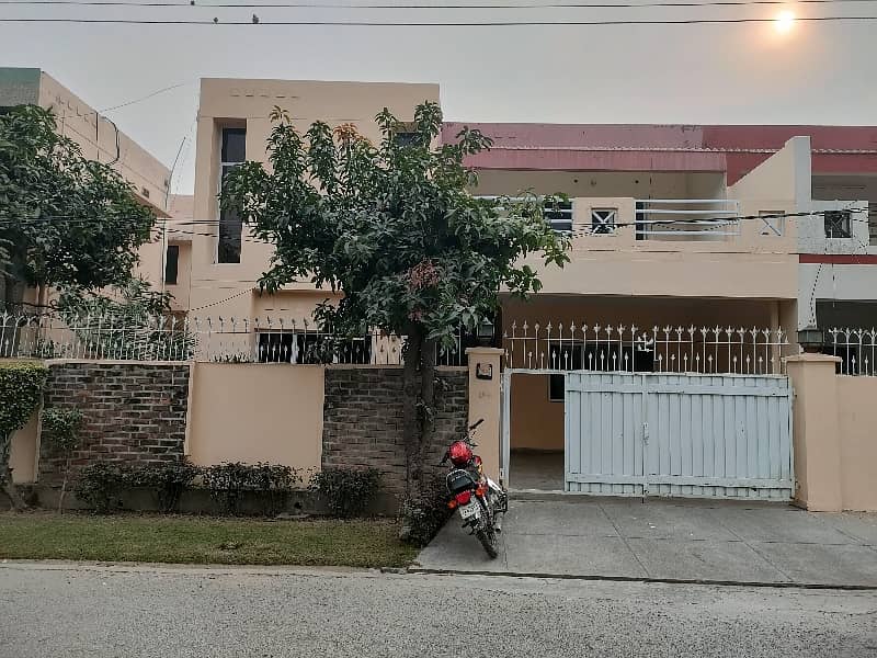 10-Marla 3-Bedroom's House Available For Sale on Hot Location Near Market & Masjid. 0