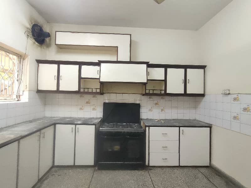 10-Marla 3-Bedroom's House Available For Sale on Hot Location Near Market & Masjid. 18