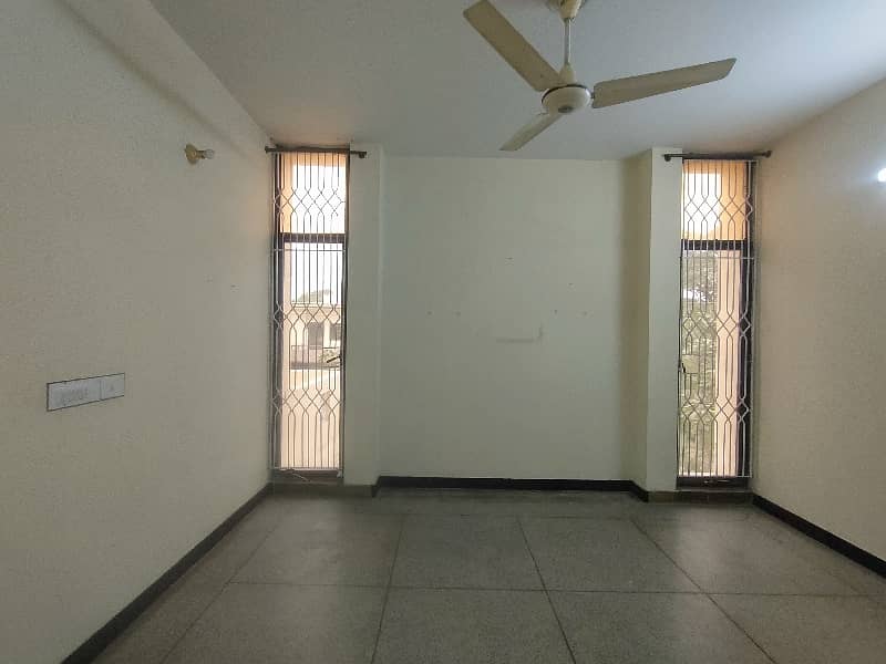 10-Marla 3-Bedroom's House Available For Sale on Hot Location Near Market & Masjid. 34