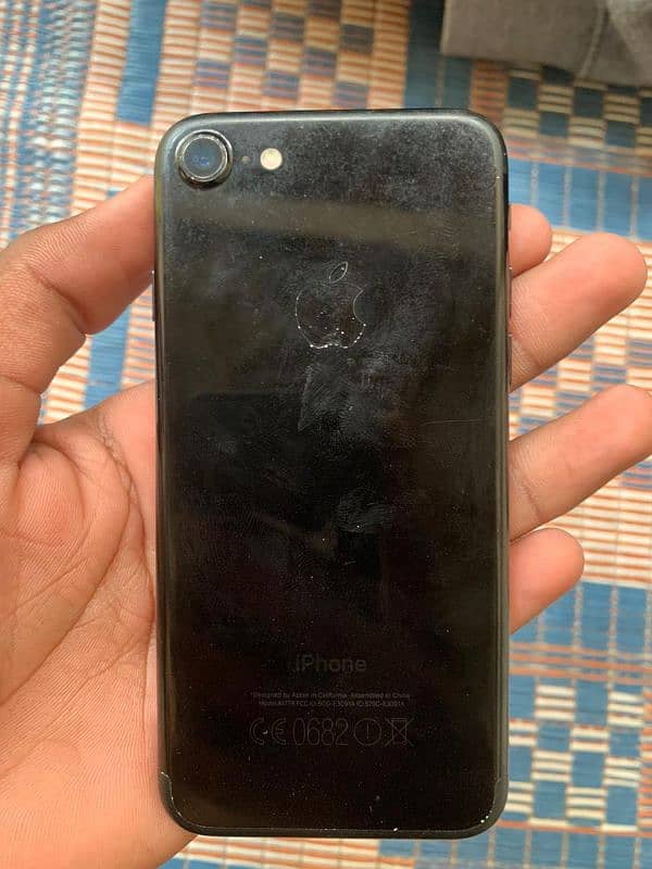 urgent iphone 7 for sell in malir cantt 3