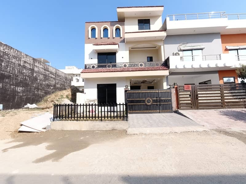 HOUSE AVAILABLE FOR SALE C BLOCK SIZE 6 MARLA IN MULTI GARDENS B-17 ISLAMABAD 0