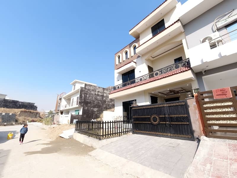 HOUSE AVAILABLE FOR SALE C BLOCK SIZE 6 MARLA IN MULTI GARDENS B-17 ISLAMABAD 1