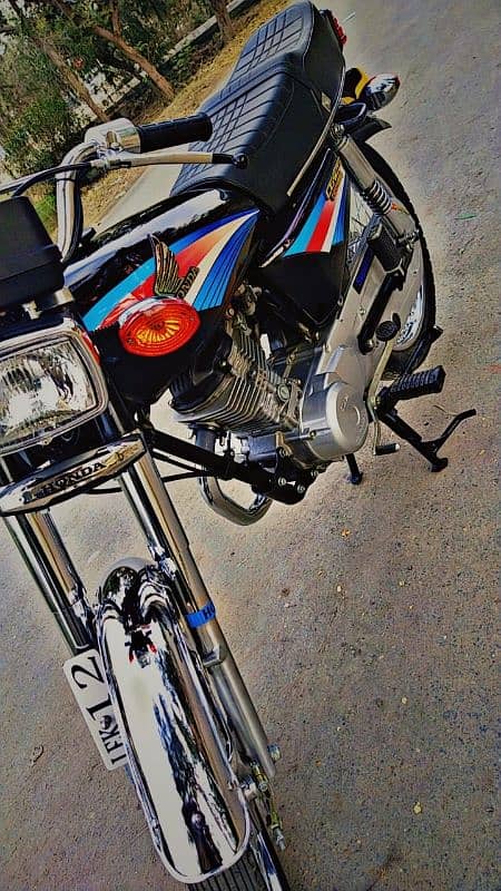 Honda 125cc bike 2006 model engine Lahore number 03=27=14=83=043 1